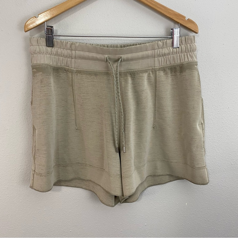 Lululemon Soft Ambitions High Rise Short 4” Woman’s Size 12